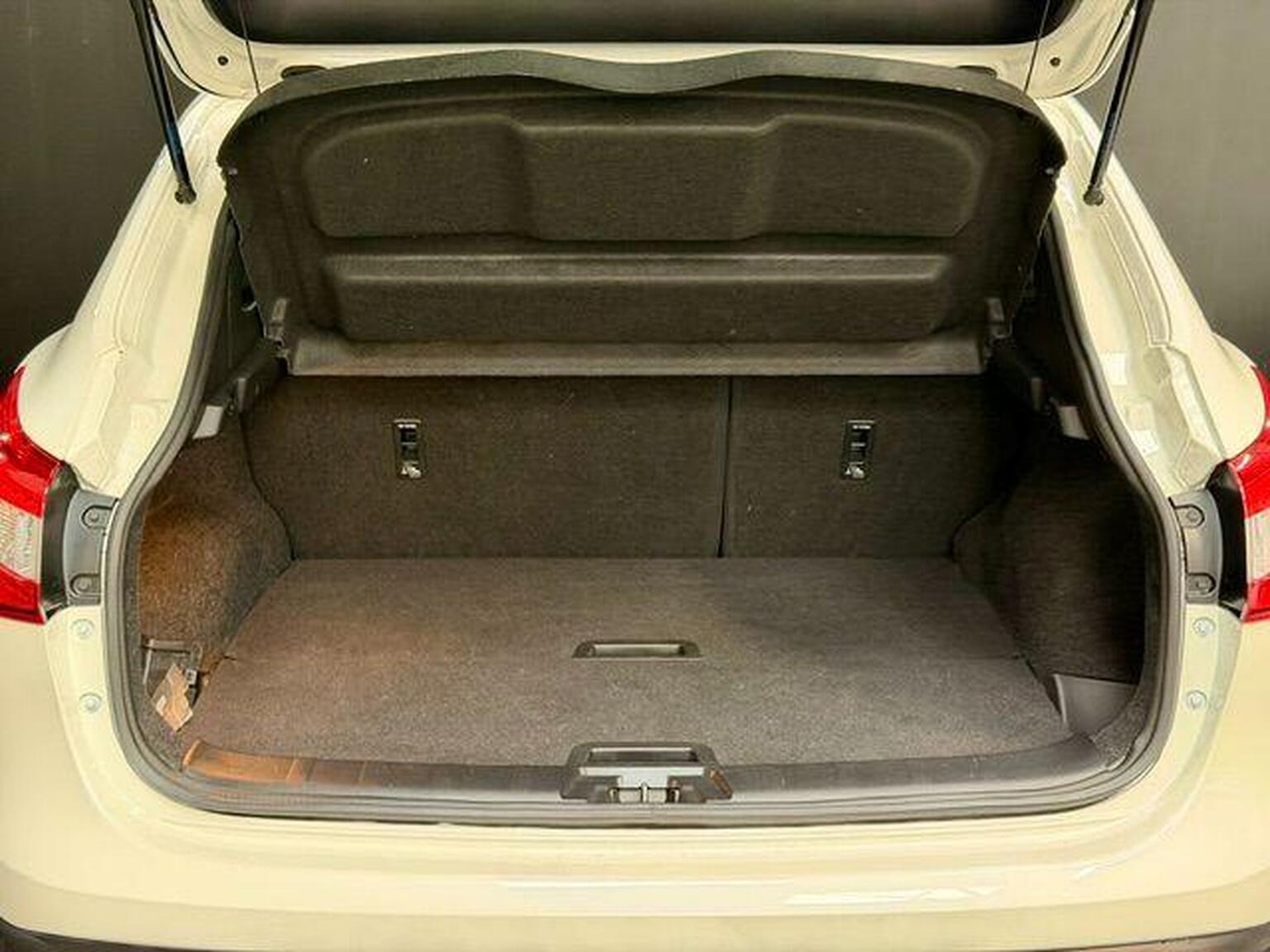 Used Nissan Qashqai 2017 for sale - 77749860: Photo 25