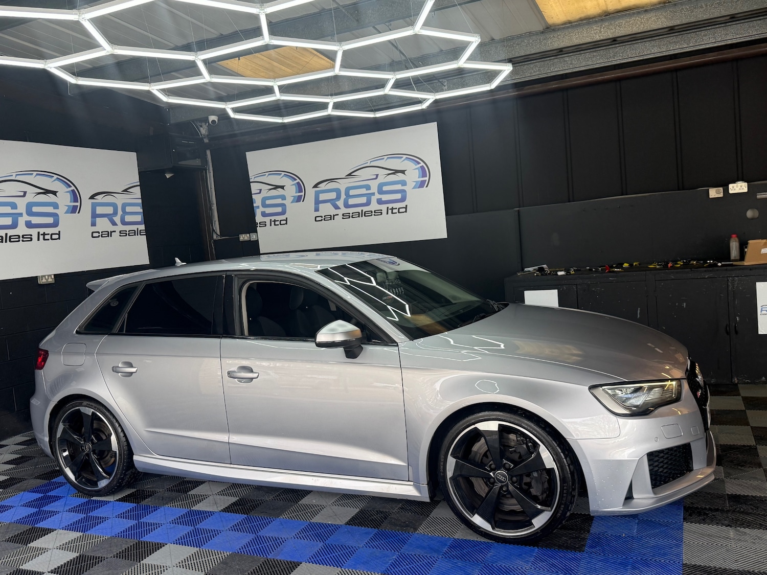 Used Audi RS3 2015 for sale - 78145696: Photo 4