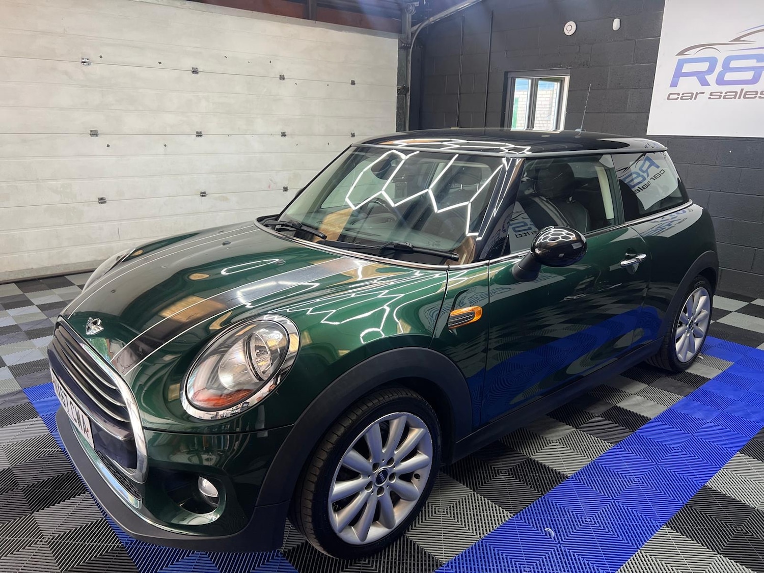 Used MINI Hatch 2017 for sale - 76847243: Photo 2