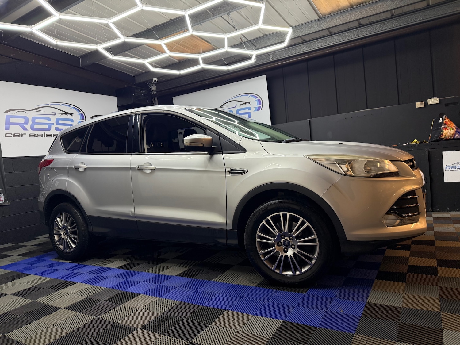 Used Ford Kuga 2014 for sale - 77274159: Photo 2