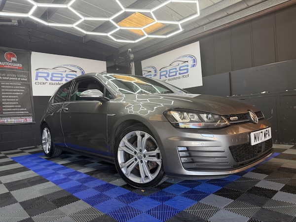 Used Volkswagen Golf 2017 for sale - 76057069: Photo 1