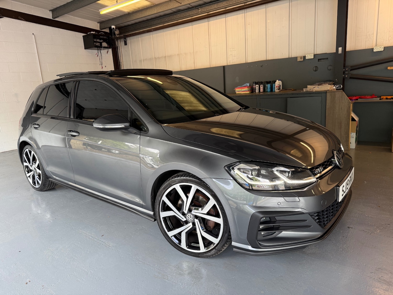 Used Volkswagen Golf 2019 for sale - 76848911: Photo 2