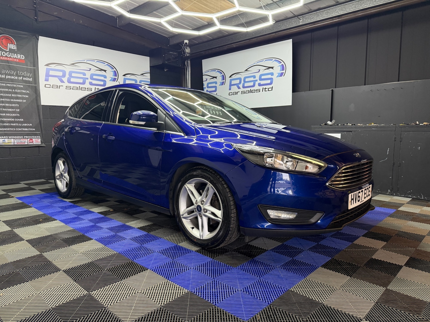 Used Ford Focus 2017 for sale - 76414992: Photo 2