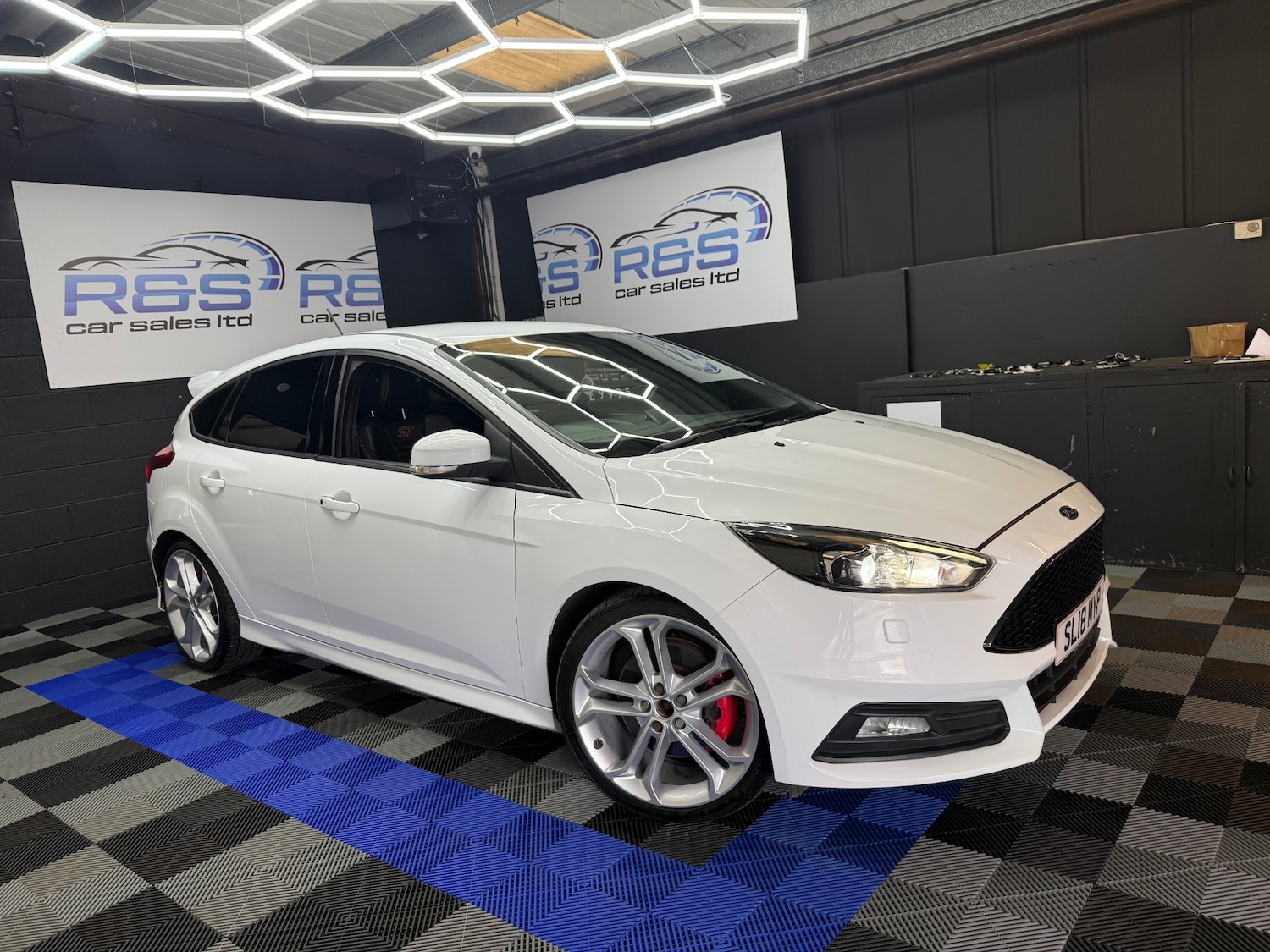 Used Ford Focus 2018 for sale - 76831870: Photo 2