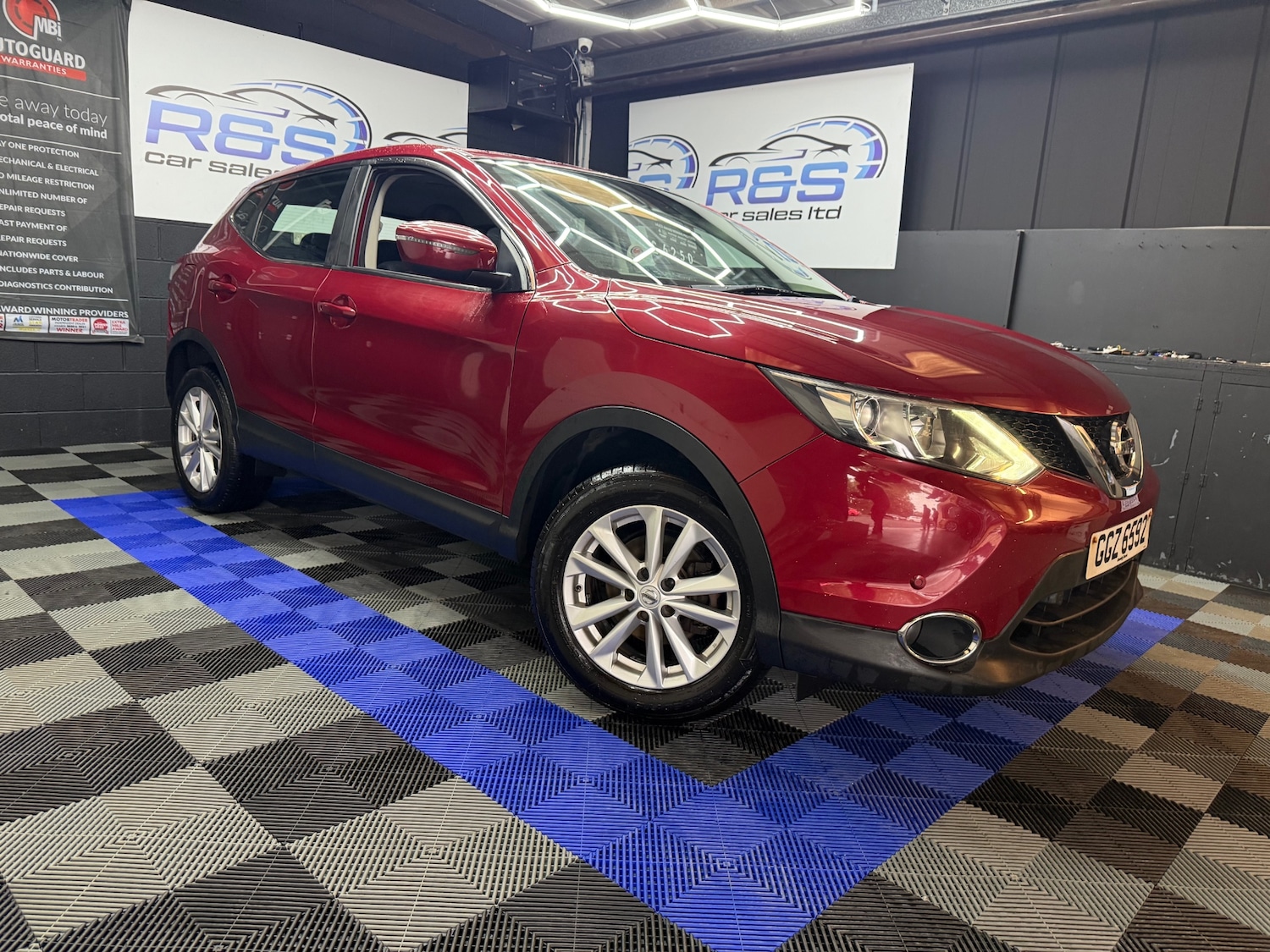 Used Nissan Qashqai 2017 for sale - 76096947: Photo 2