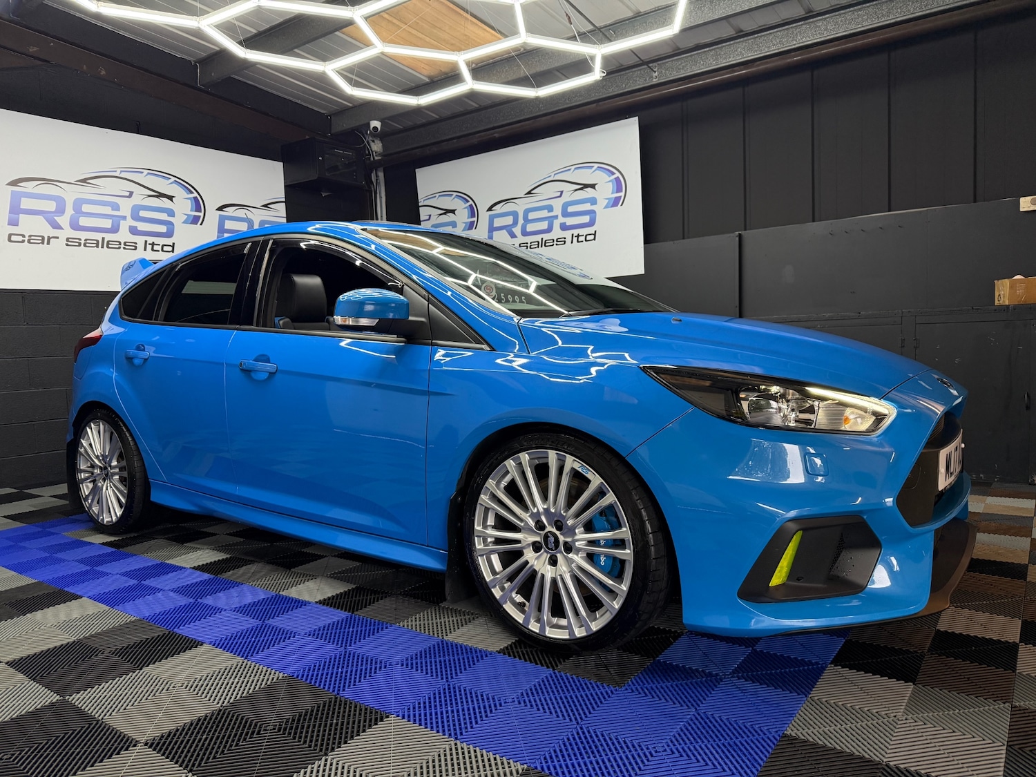 Used Ford Focus 2017 for sale - 76471404: Photo 2