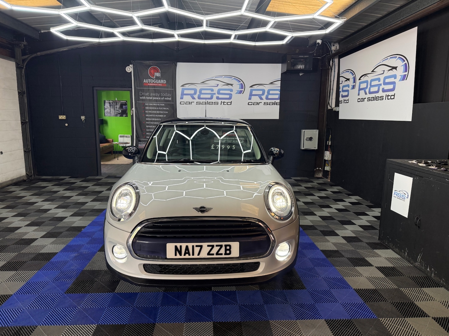 Used MINI Hatch 2017 for sale - 76471395: Photo 2