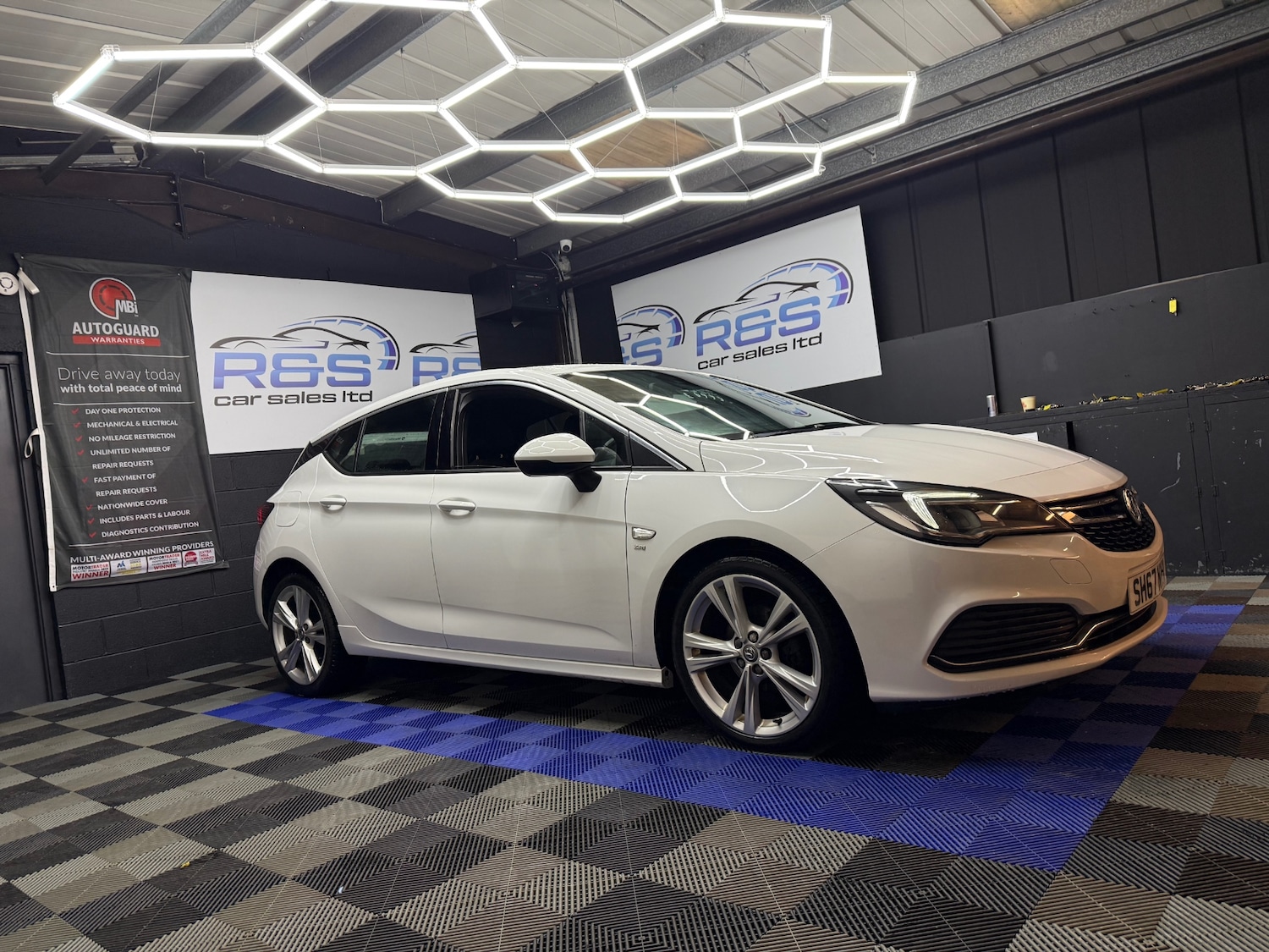 Used Vauxhall Astra 2017 for sale - 77516490: Photo 3