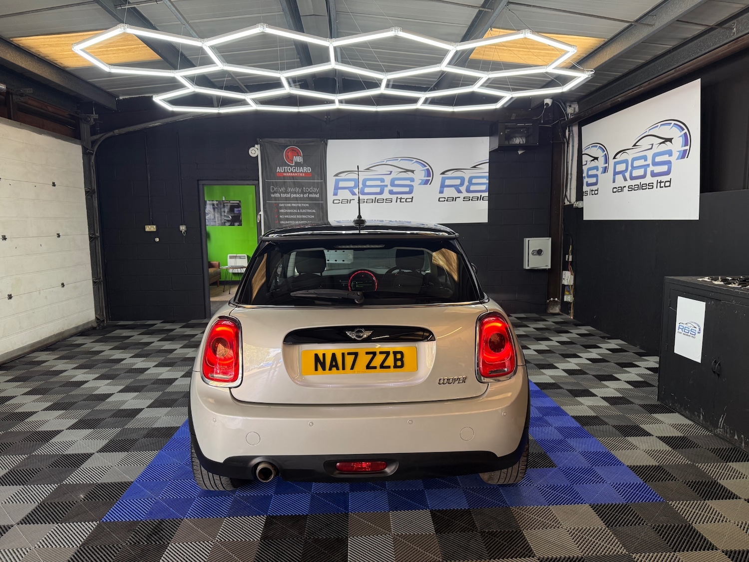 Used MINI Hatch 2017 for sale - 76847241: Photo 5