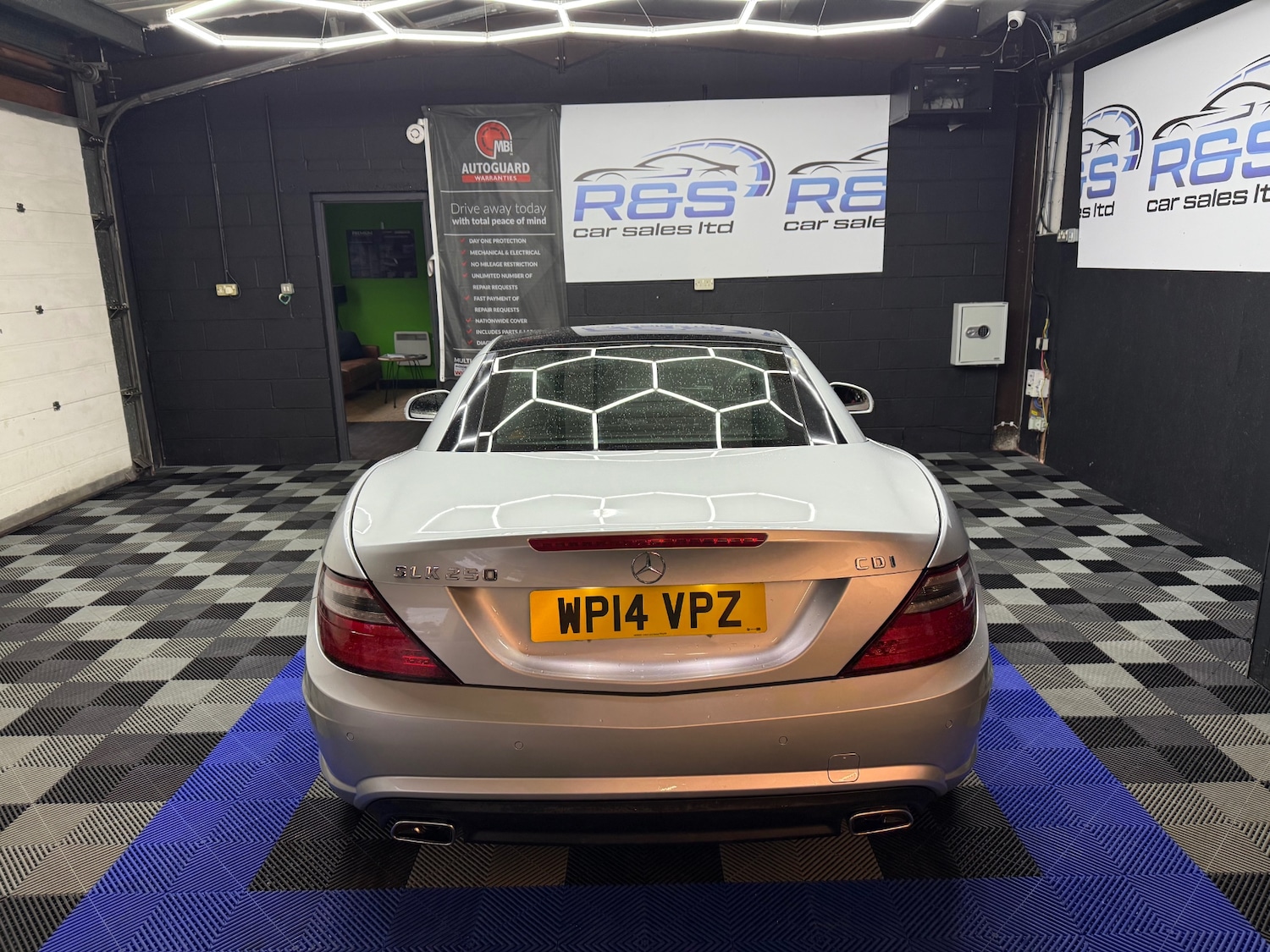 Used Mercedes-Benz SLK 2014 for sale - 76149082: Photo 4