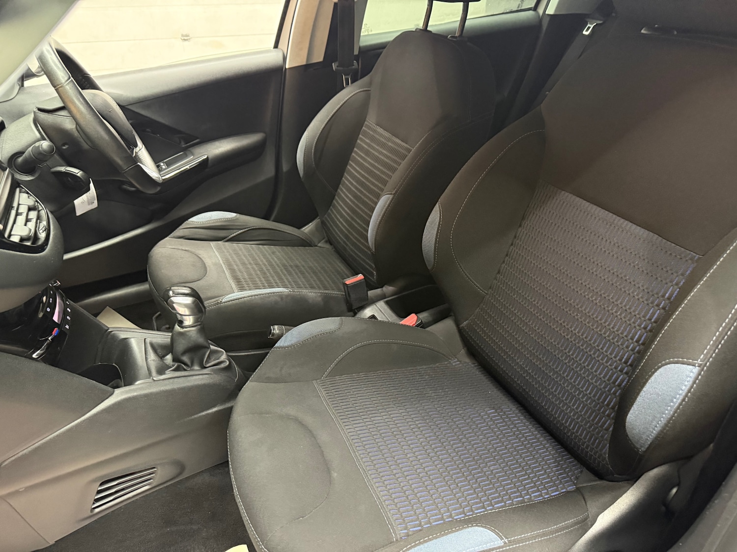 Used Peugeot 208 2015 for sale - 77071739: Photo 13