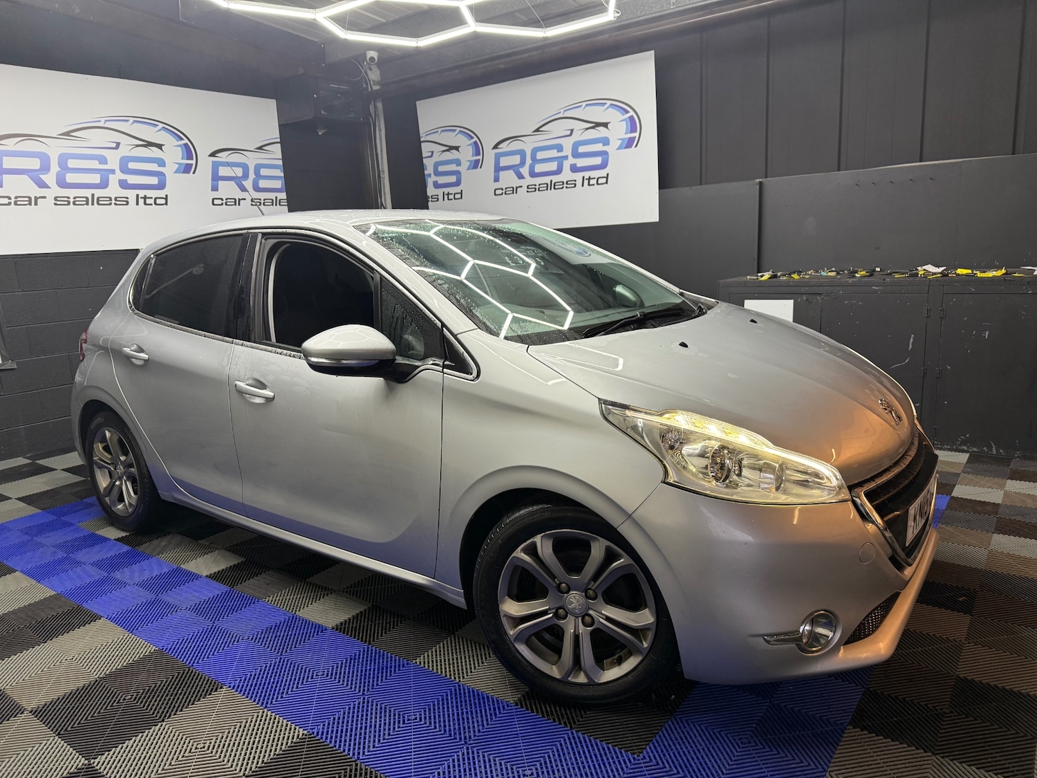 Used Peugeot 208 2015 for sale - 77071739: Photo 2