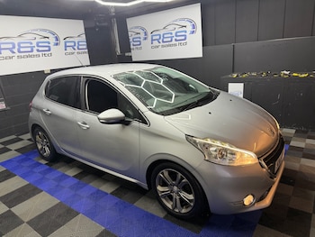Used Peugeot 208 2015 for sale - 77071739: Photo