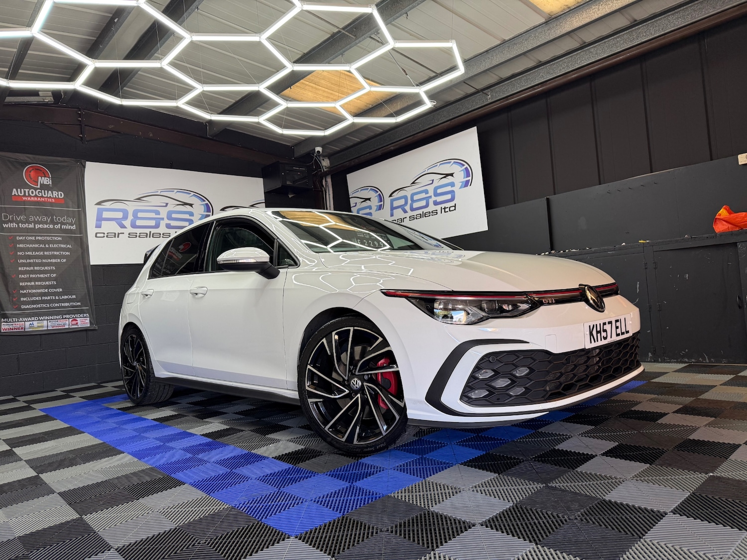 Used Volkswagen Golf 2020 for sale - 77053787: Photo 2