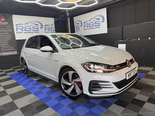 Used Volkswagen Golf 2017 for sale - 76178129: Photo 1