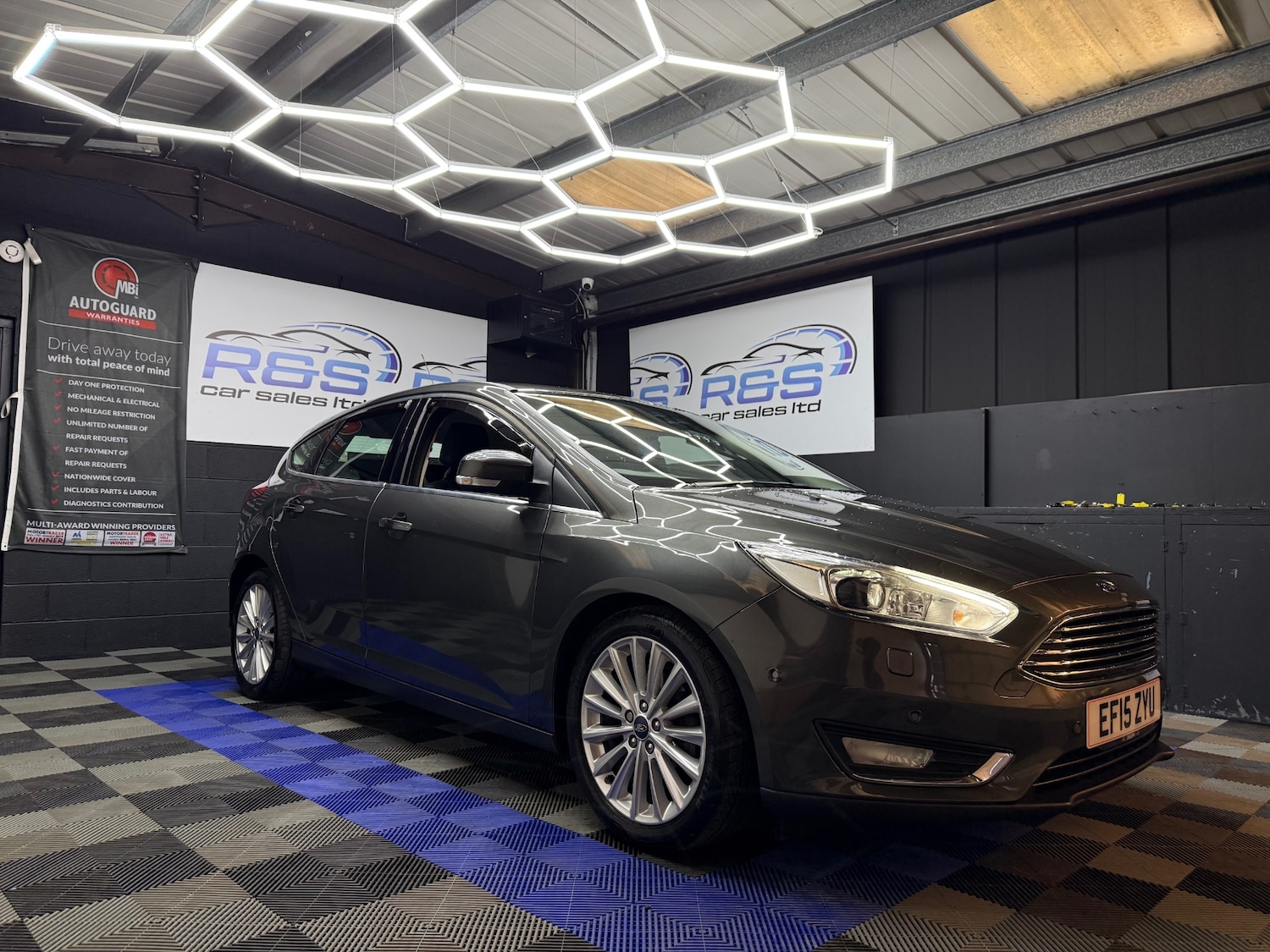Used Ford Focus 2015 for sale - 77570356: Photo 2
