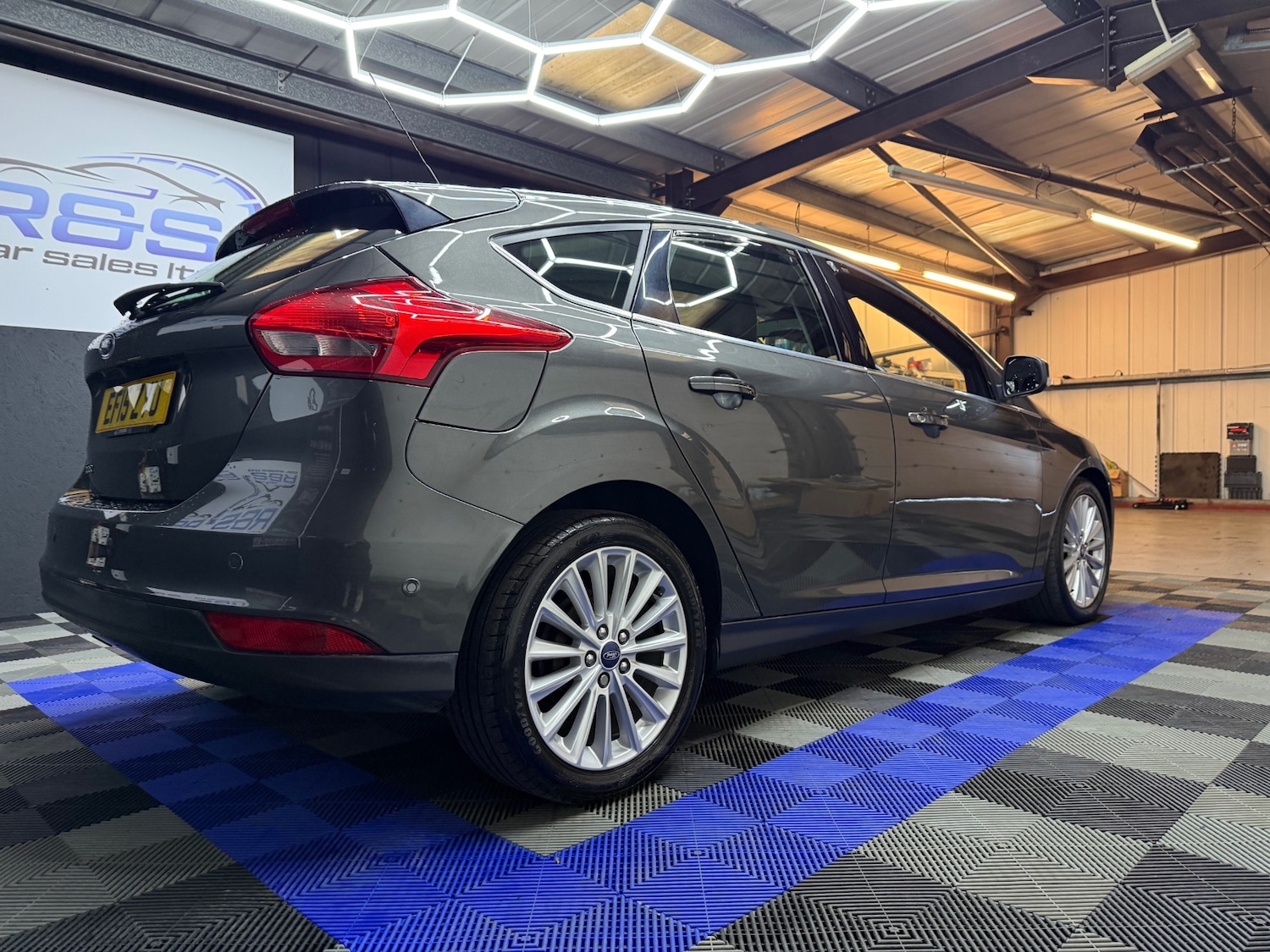 Used Ford Focus 2015 for sale - 77570356: Photo 9