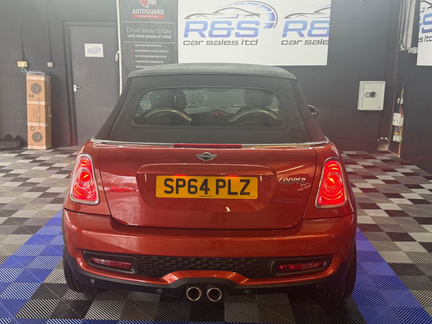 Used MINI Convertible 2014 for sale - 77803898: Photo 10