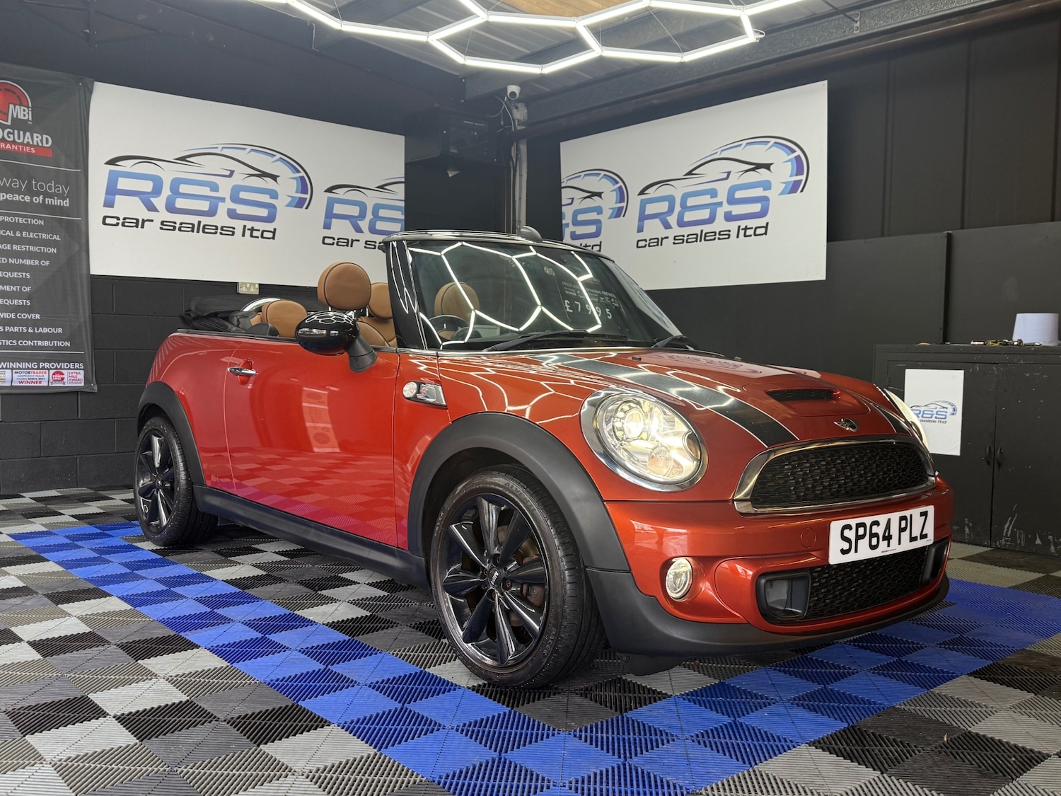 Used MINI Convertible 2014 for sale - 77803898: Photo 2