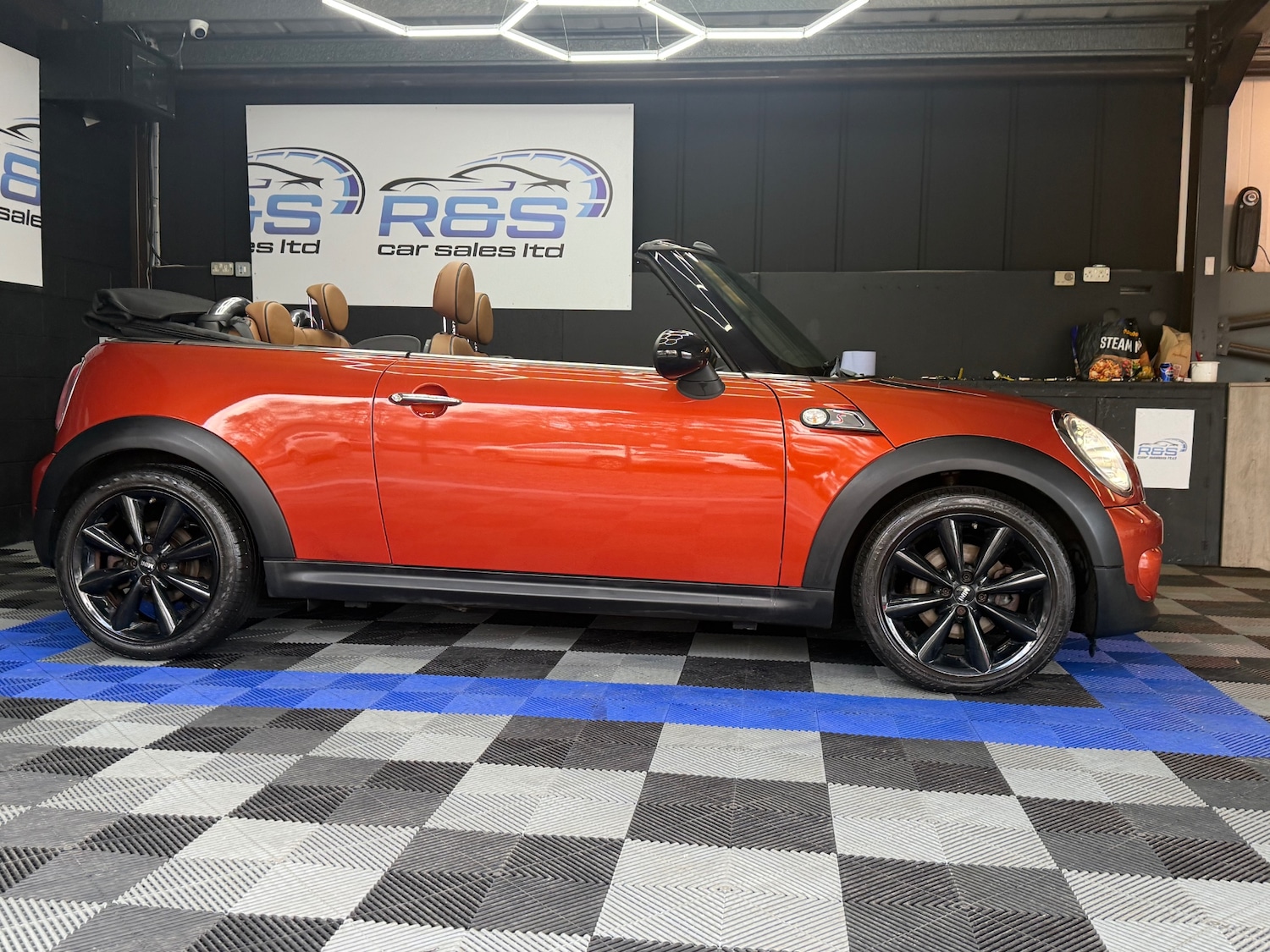 Used MINI Convertible 2014 for sale - 77803898: Photo 3