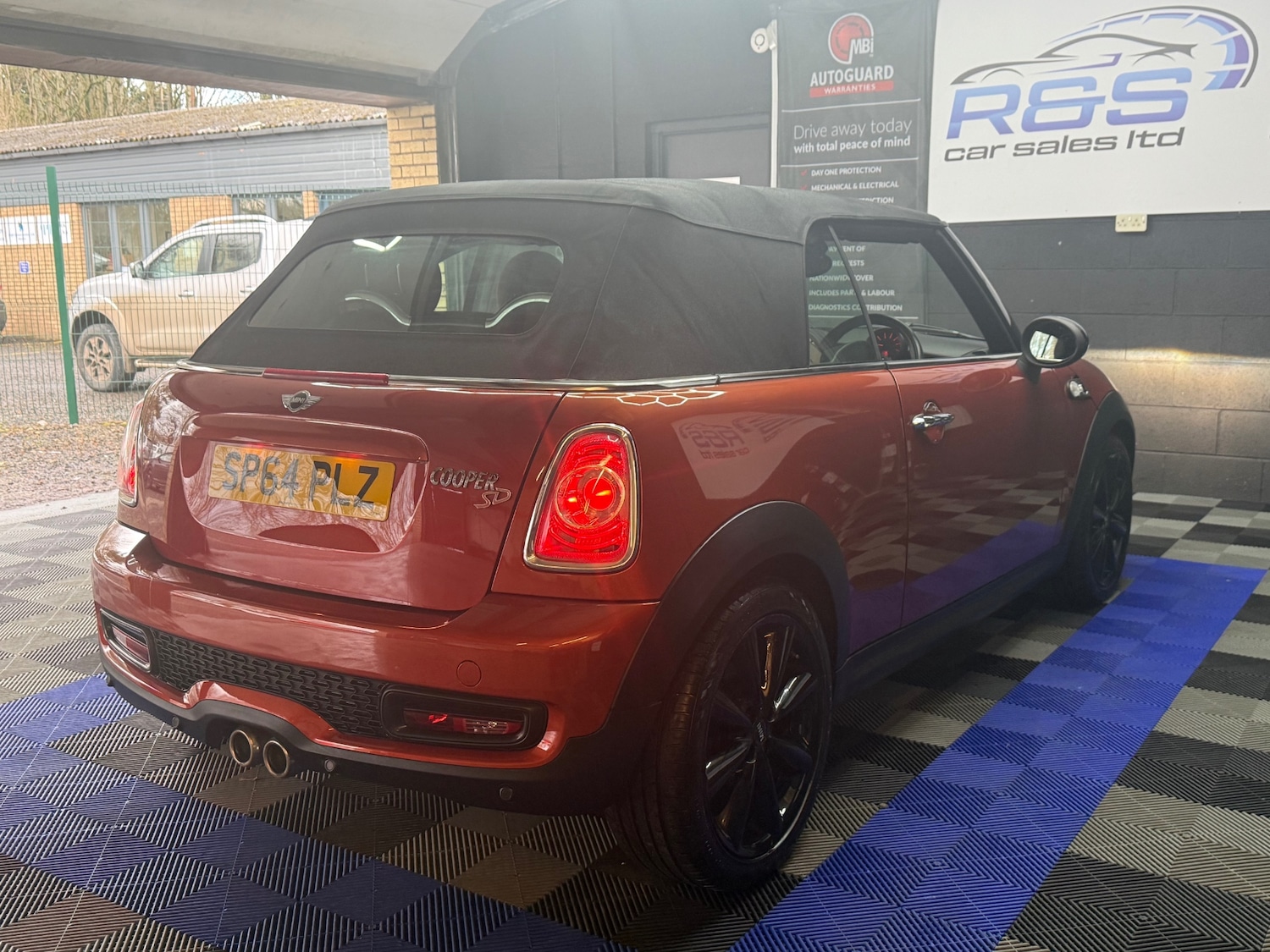 Used MINI Convertible 2014 for sale - 77803898: Photo 8