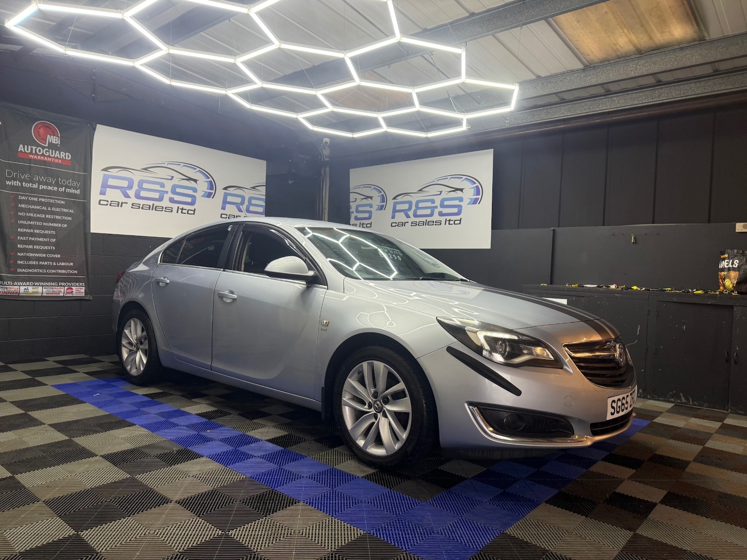 Used Vauxhall Insignia 2015 for sale - 77844775: Photo 3