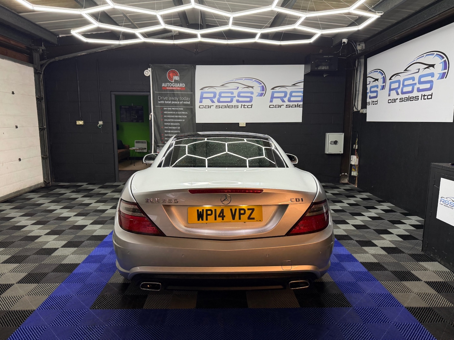 Used Mercedes-Benz SLK 2014 for sale - 77502768: Photo 4