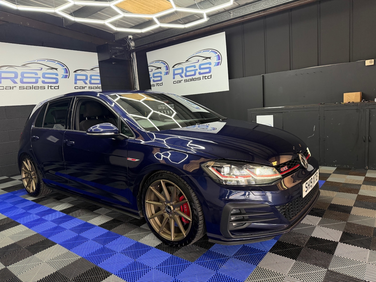 Used Volkswagen Golf 2019 for sale - 76945857: Photo 2