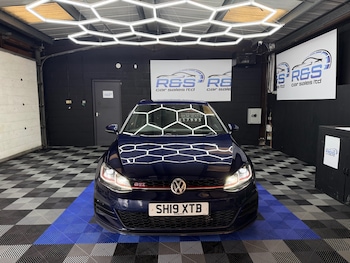 Used Volkswagen Golf 2019 for sale - 76945857: Photo