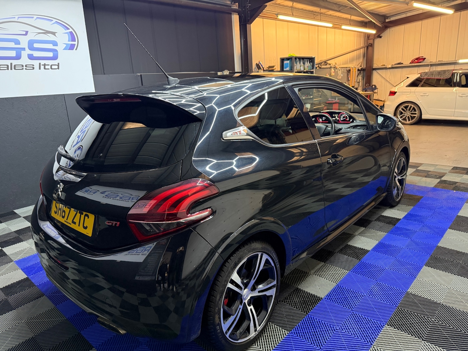 Used Peugeot 208 2017 for sale - 77423193: Photo 12