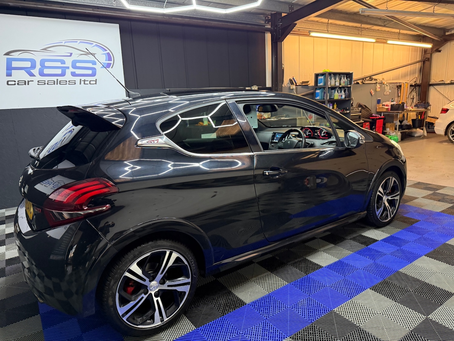 Used Peugeot 208 2017 for sale - 77423193: Photo 14