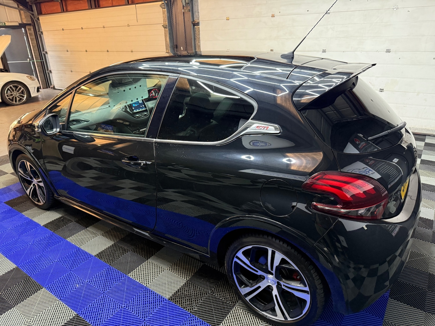 Used Peugeot 208 2017 for sale - 77423193: Photo 9