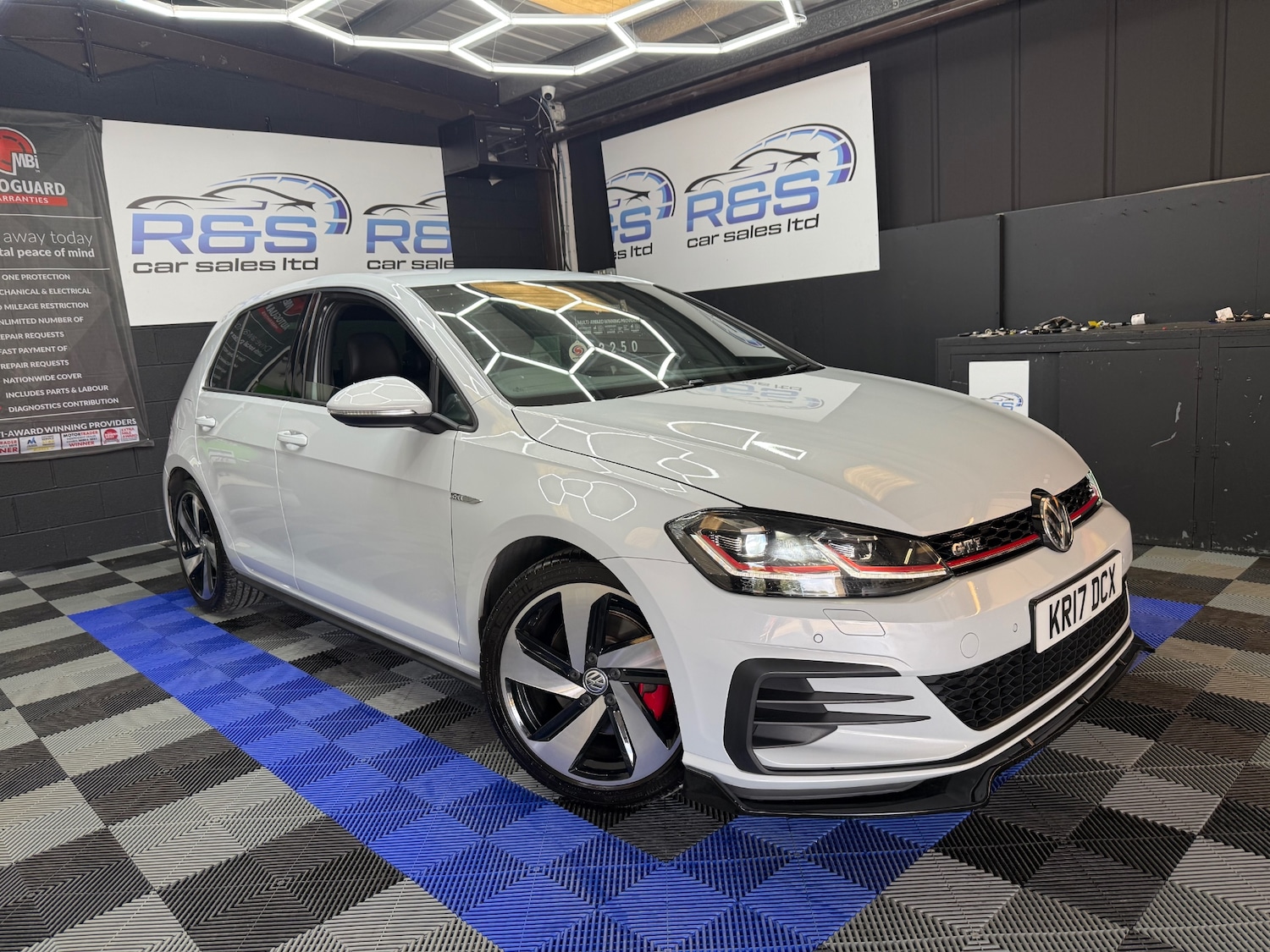 Used Volkswagen Golf 2017 for sale - 76471408: Photo 1