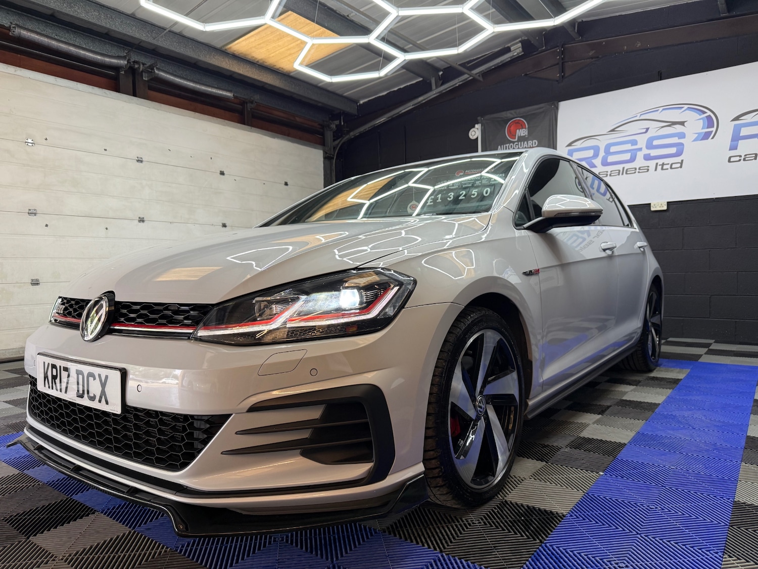 Used Volkswagen Golf 2017 for sale - 76471408: Photo 14