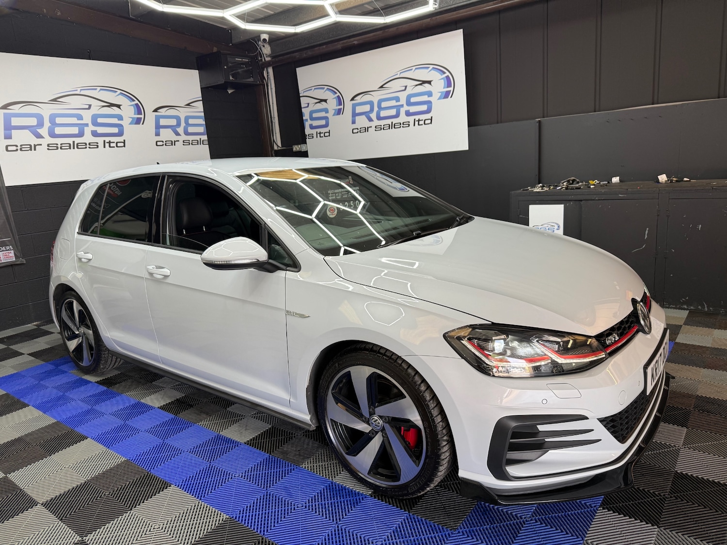 Used Volkswagen Golf 2017 for sale - 76471408: Photo 3