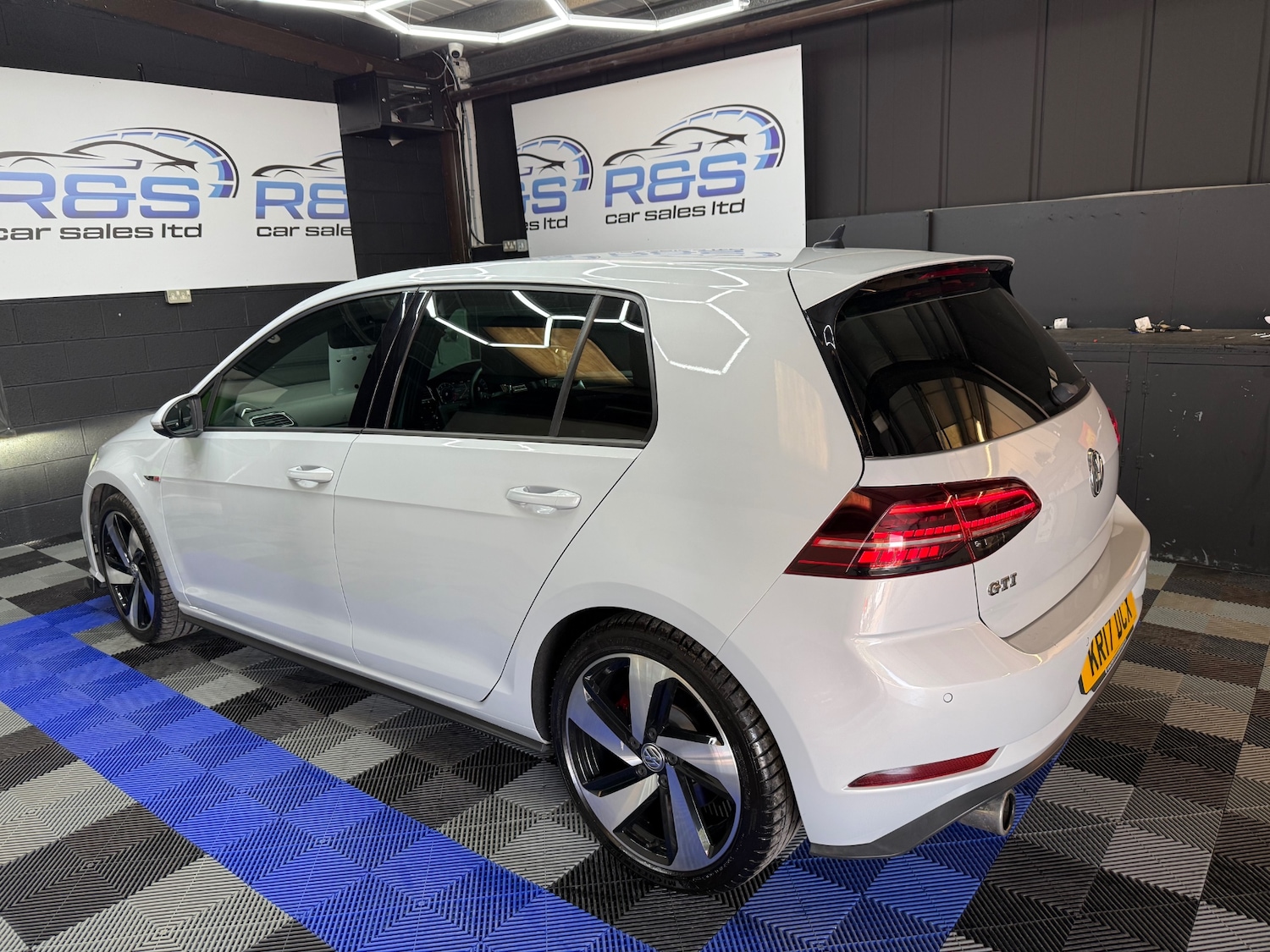 Used Volkswagen Golf 2017 for sale - 76471408: Photo 8