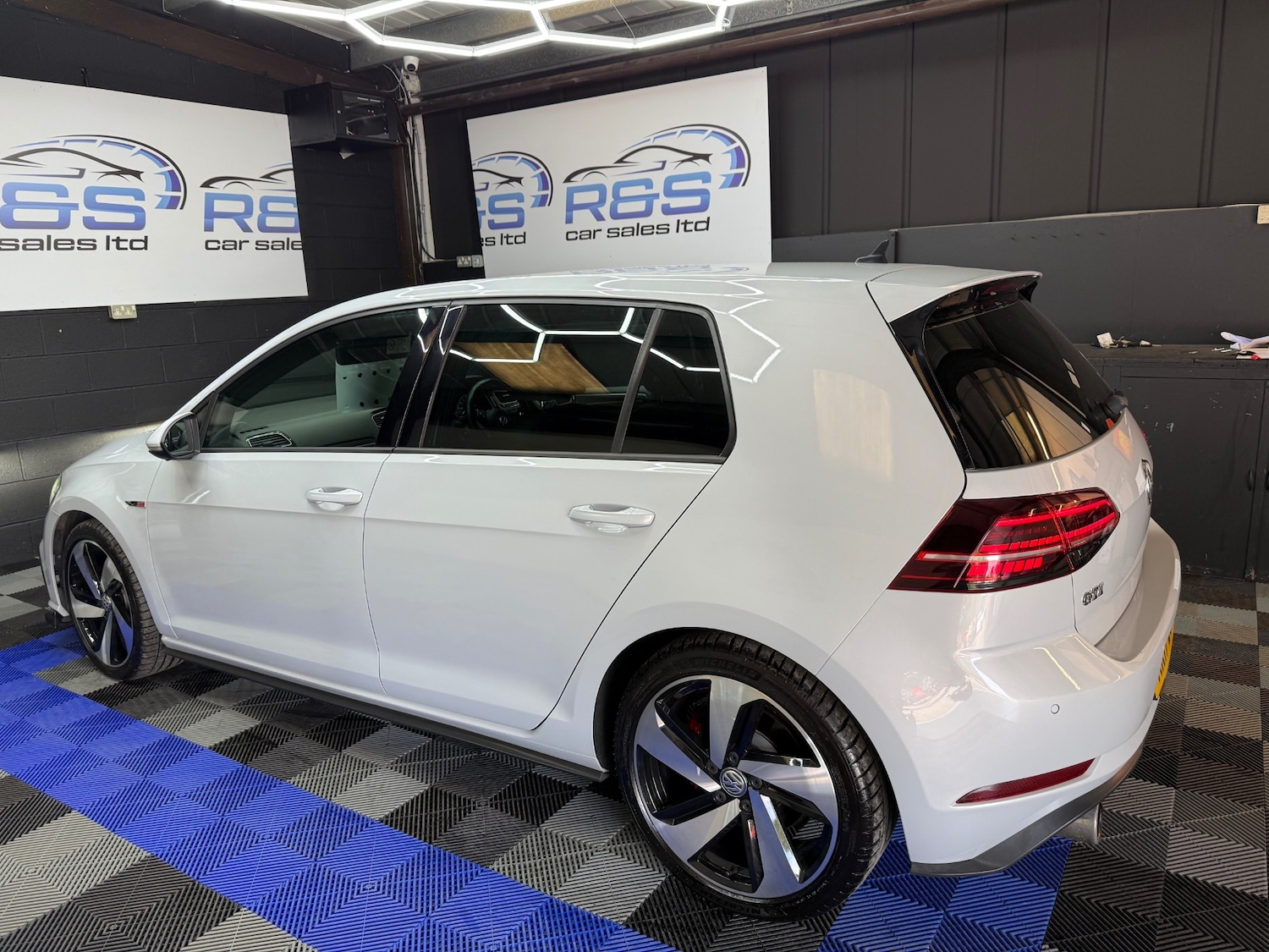 Used Volkswagen Golf 2017 for sale - 76471408: Photo 9