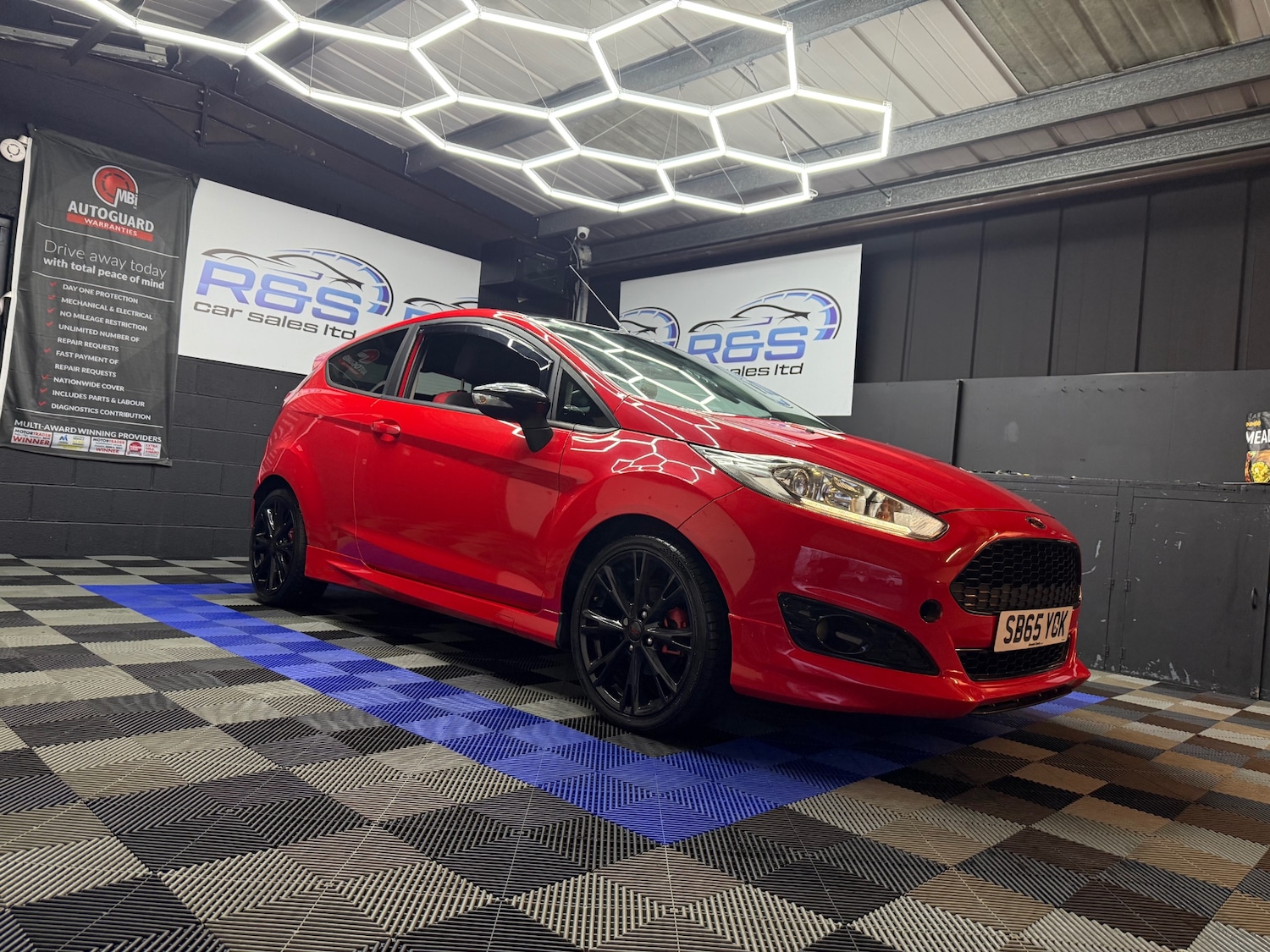 Used Ford Fiesta 2015 for sale - 77171461: Photo 2