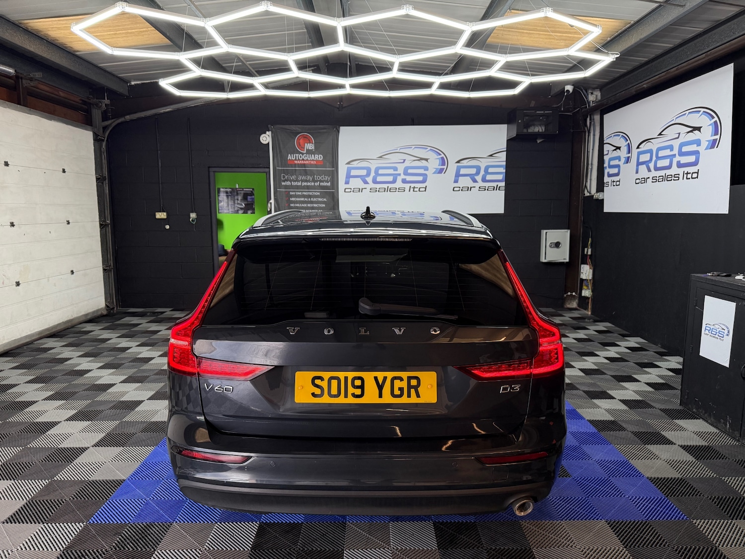 Used Volvo V60 2019 for sale - 76142419: Photo 14