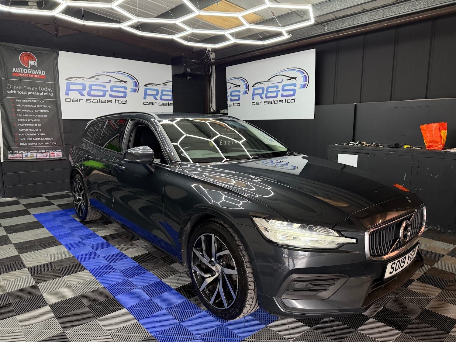 Used Volvo V60 2019 for sale - 76142419: Photo 5