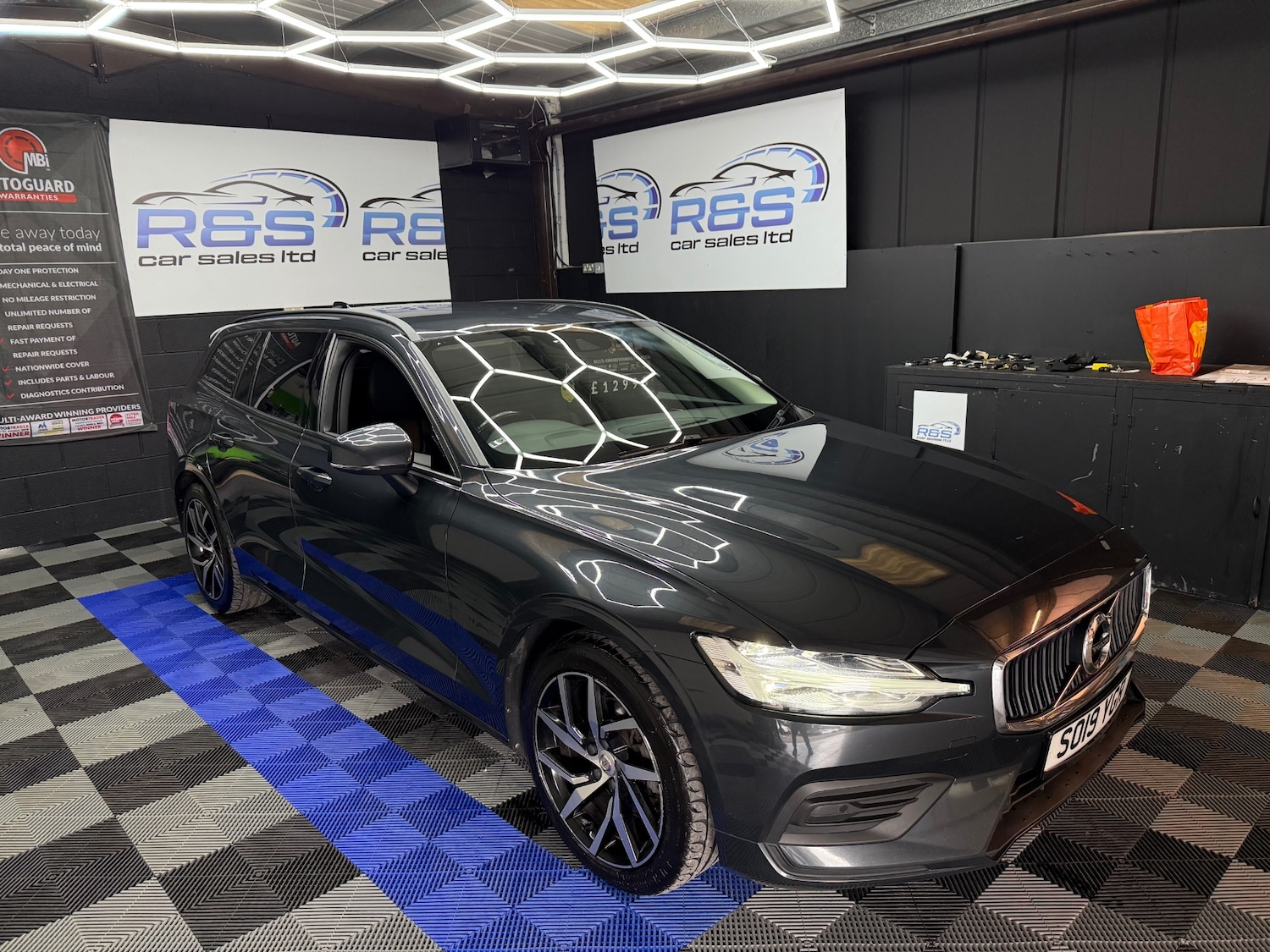 Used Volvo V60 2019 for sale - 76142419: Photo 6