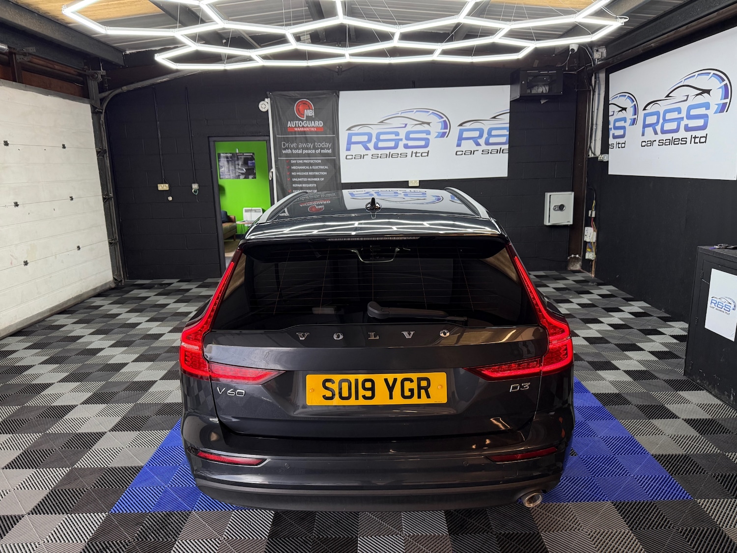 Used Volvo V60 2019 for sale - 76142419: Photo 7