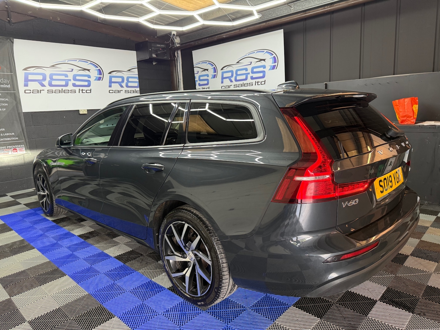 Used Volvo V60 2019 for sale - 76142419: Photo 8