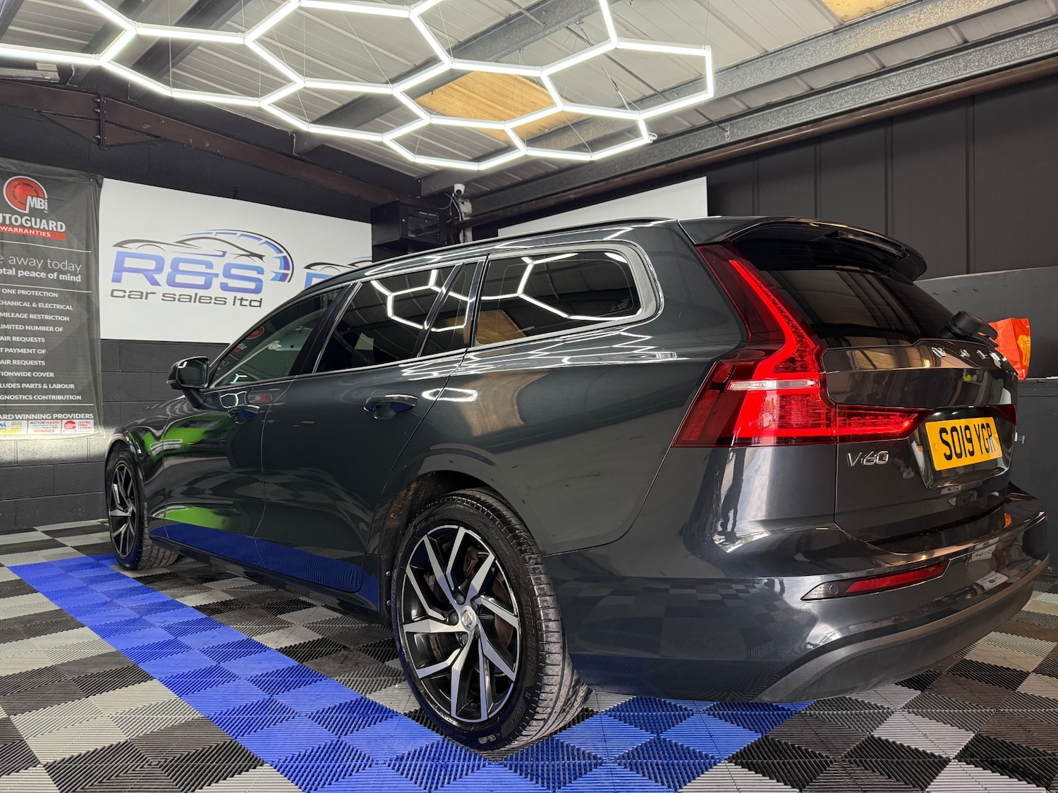 Used Volvo V60 2019 for sale - 76142419: Photo 9