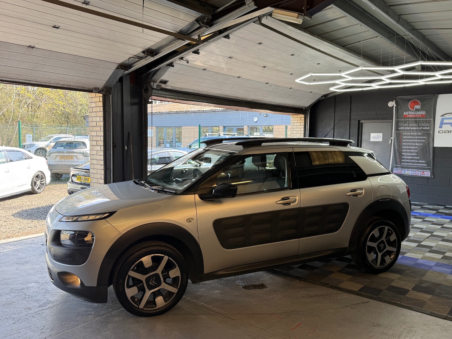 Used Citroen C4 Cactus 2017 for sale - 78123236: Photo 9