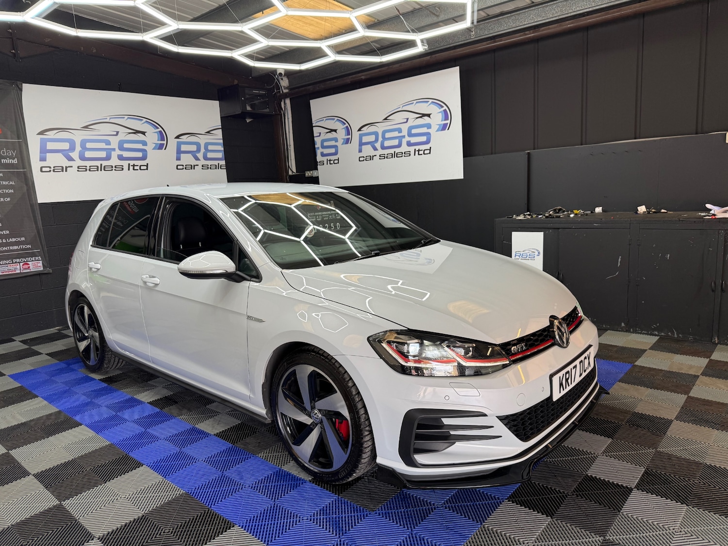 Used Volkswagen Golf 2017 for sale - 76847258: Photo 2