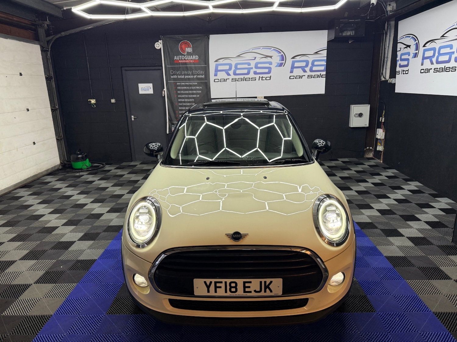 Used MINI Hatch 2018 for sale - 76545741: Photo 3