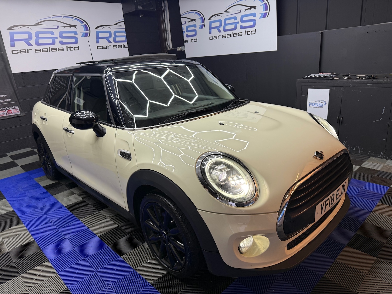 Used MINI Hatch 2018 for sale - 76545741: Photo 5