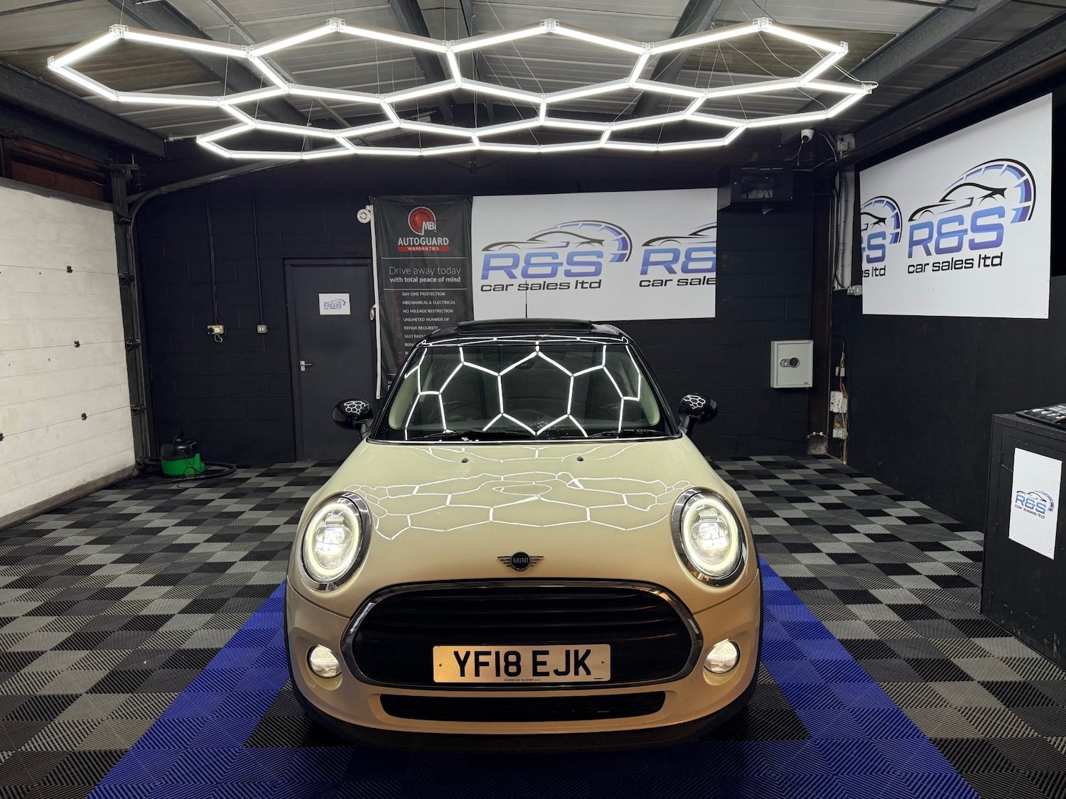 Used MINI Hatch 2018 for sale - 76545741: Photo 6