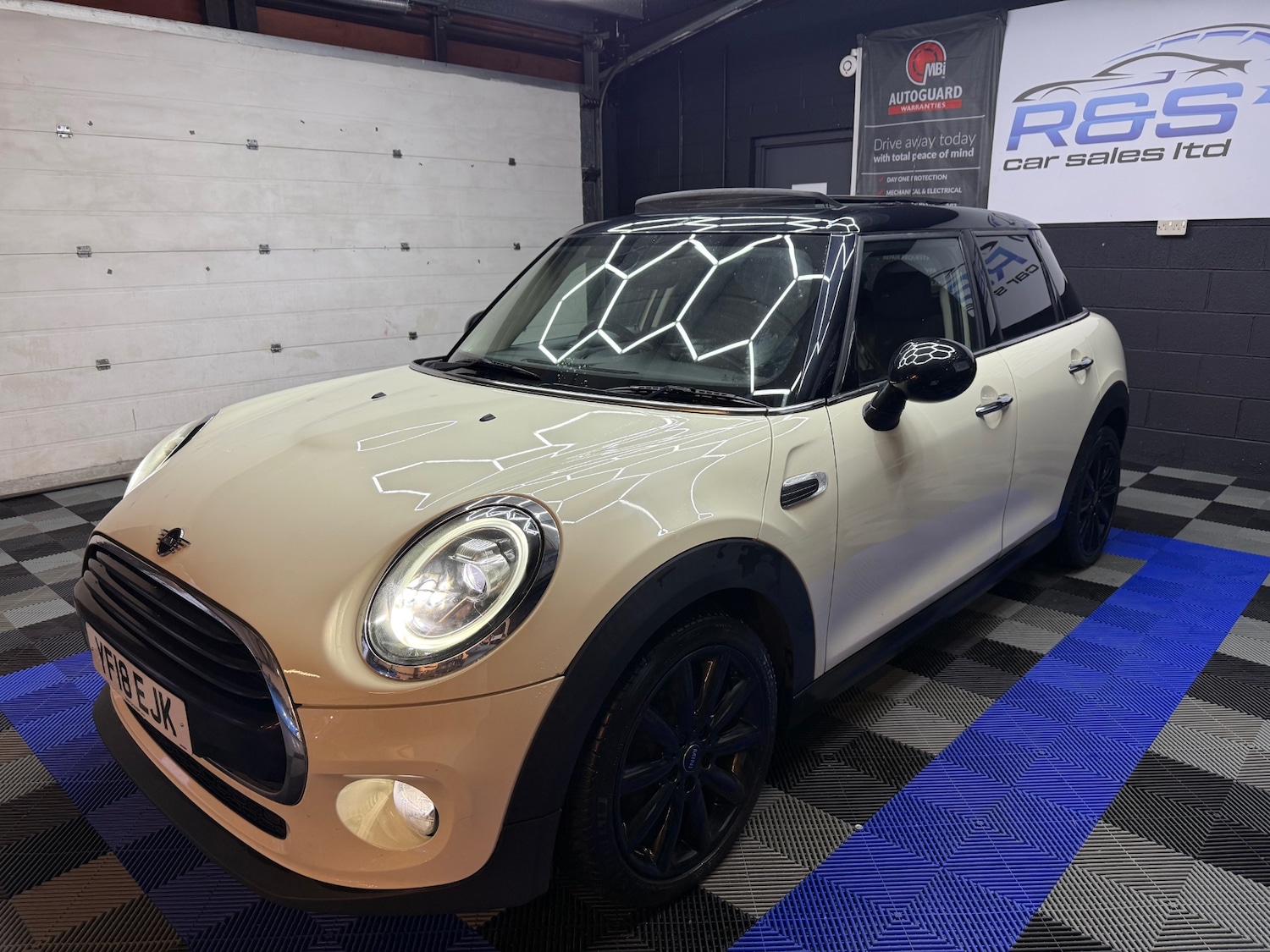 Used MINI Hatch 2018 for sale - 76545741: Photo 8